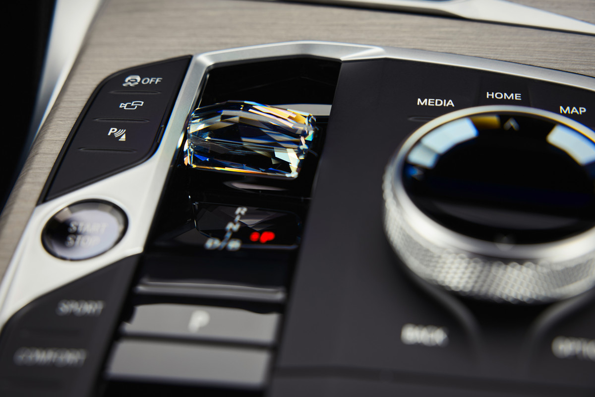 P90546625_highRes_the-new-bmw-i4-e-dri