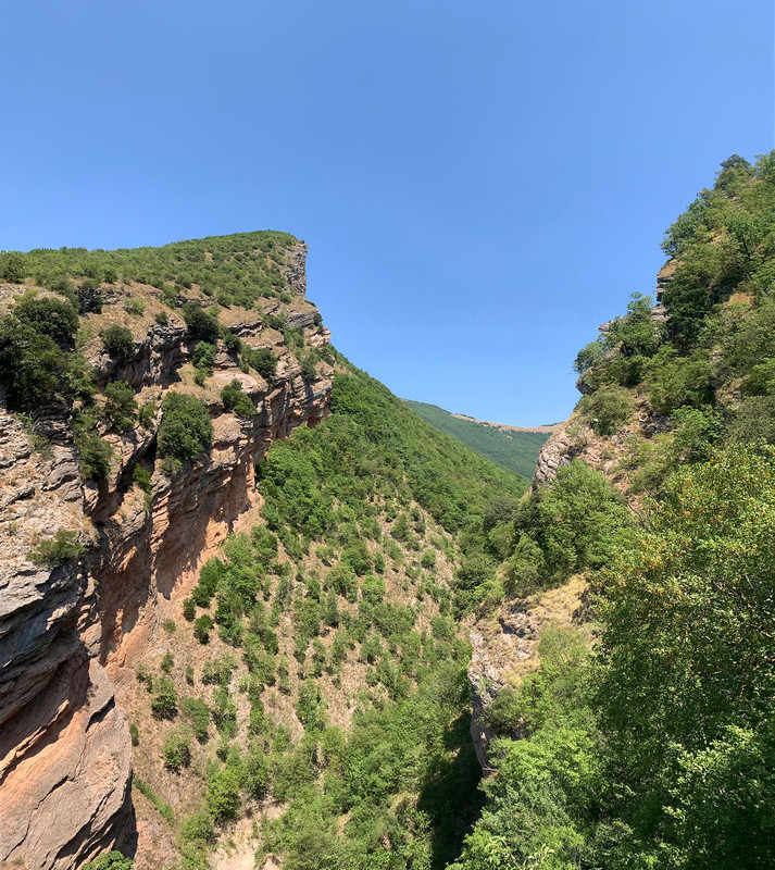 D6D7DAEC-5A06-4962-88F3-91039BCCD7BF