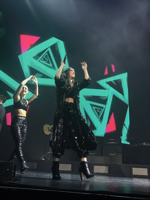 hailee-steinfeld-performs-at-the-voicenotes-tour-at-bb-t-pavilio