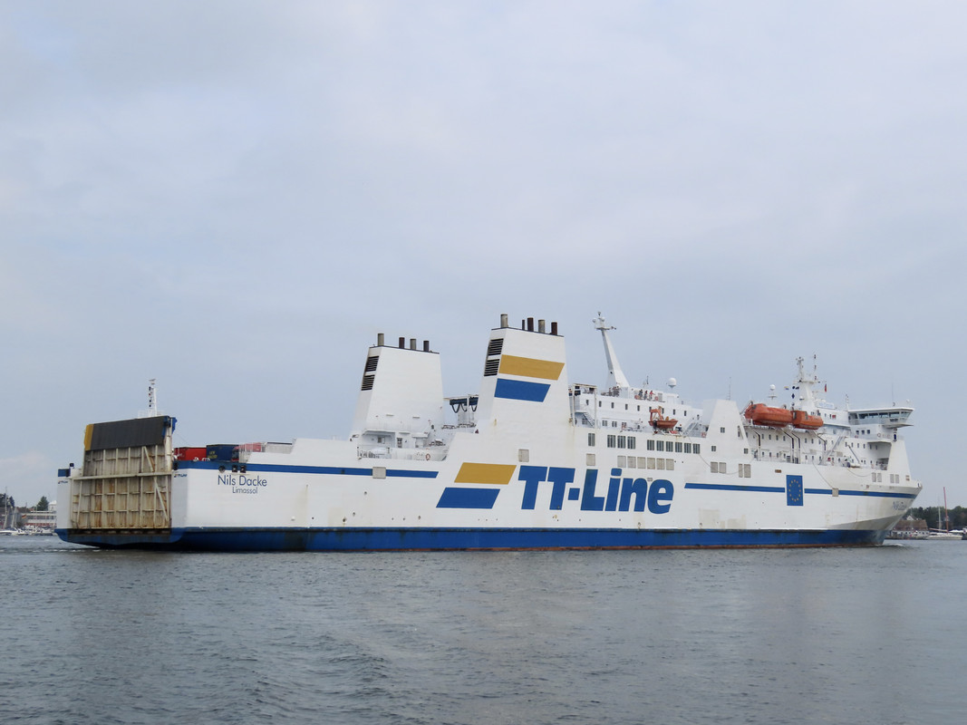 B261DB1E-2808-4D7A-8B77-B94E00D2F939