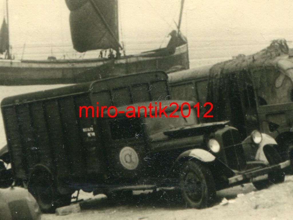 Foto, zerstörte englische LKW am Strand, Dünkirc