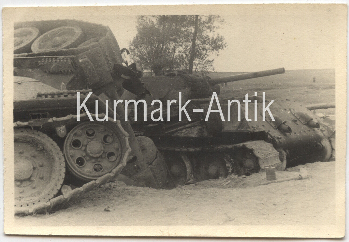 Foto Wehrmacht Gebirgsjäger Artillerie Regt. 79 Russland Beute Panzer T34 !.
