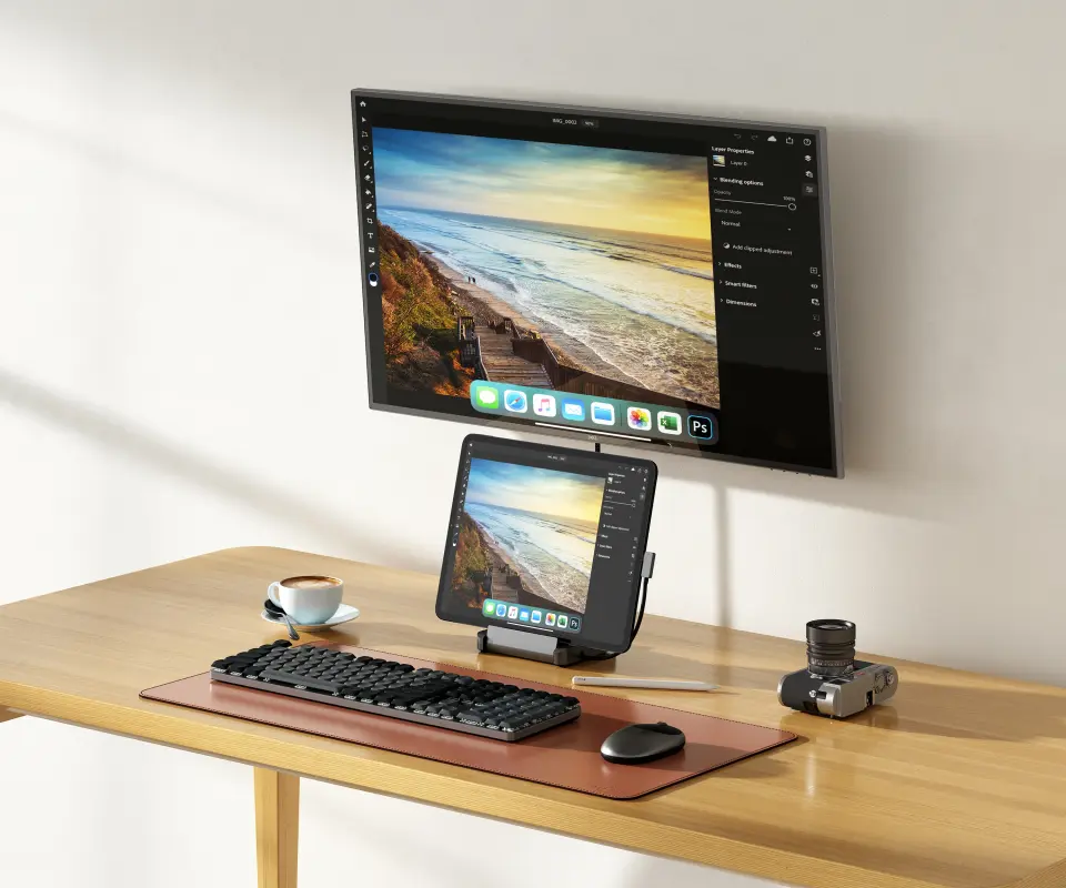 Soporte y Hub Satechi con un iPad Pro conectado a un monitor externo.
