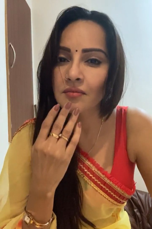 Geetanjali Mishra Sexy Cleavage and armpit though in Orange sleevless saree.mp4_snapshot_04.46.619