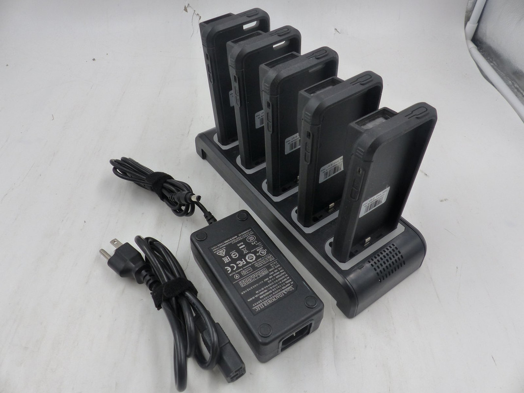 LOT OF 5 LINEA LP5 2D 1D+2D SCANNERS FOR IPHONE 5TH W/ CHARGING STATION