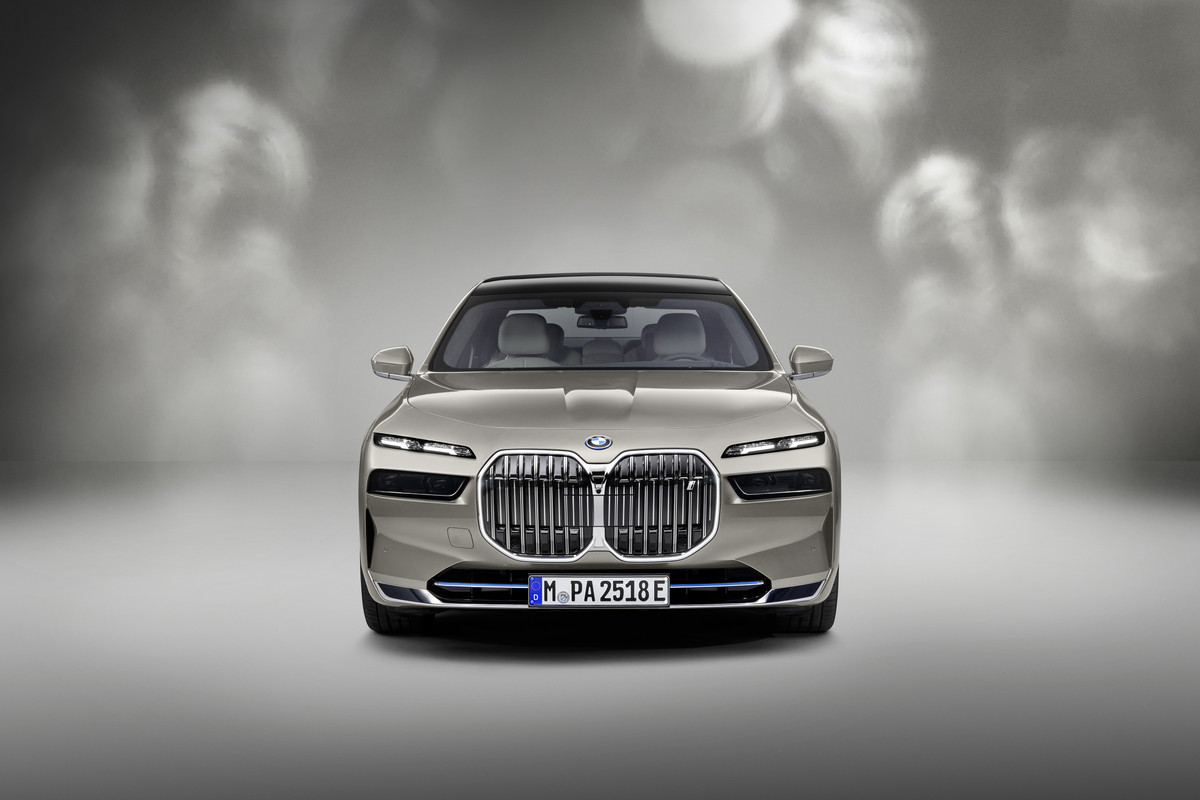 P90458182_highRes_the-new-bmw-i7-xdriv