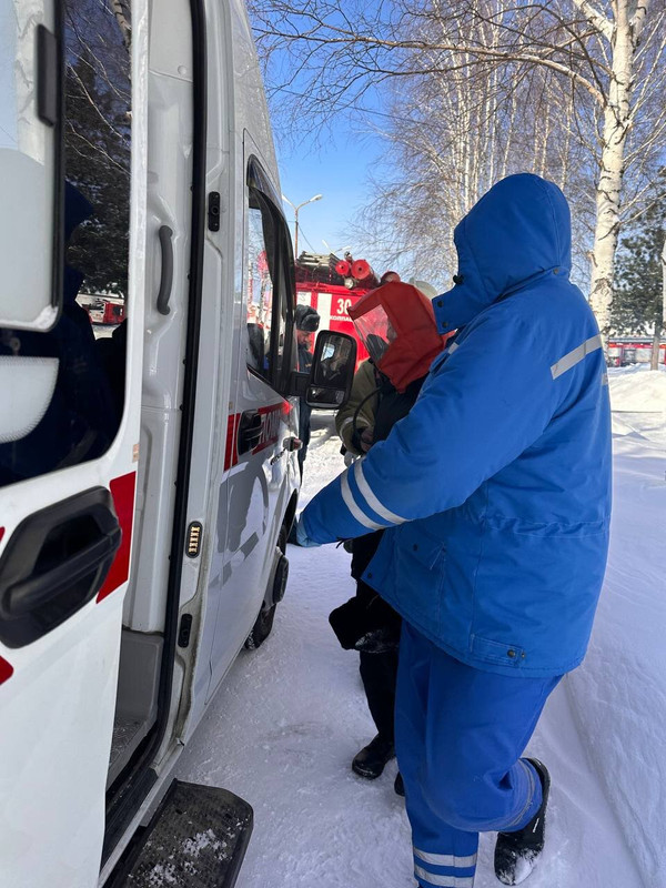 Телефон экстренной помощи. Мчс полиция скорая. Машина "пожарная служба". Экстренная помощь пожар. Экстренная помощь пожар.