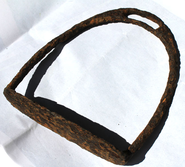 knights-stirrup