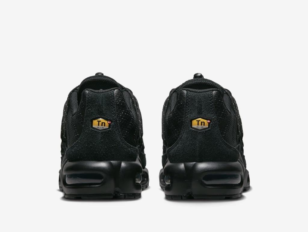 Nike Air Max Plus Utility men's shoes – side view, versatile everyday footwear