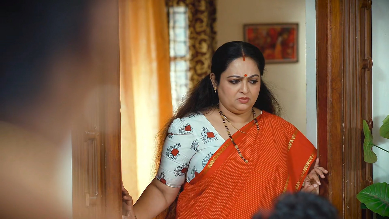 Reshmi Soman Sexy Tummy in Saree mp4 snapshot 00 01 910