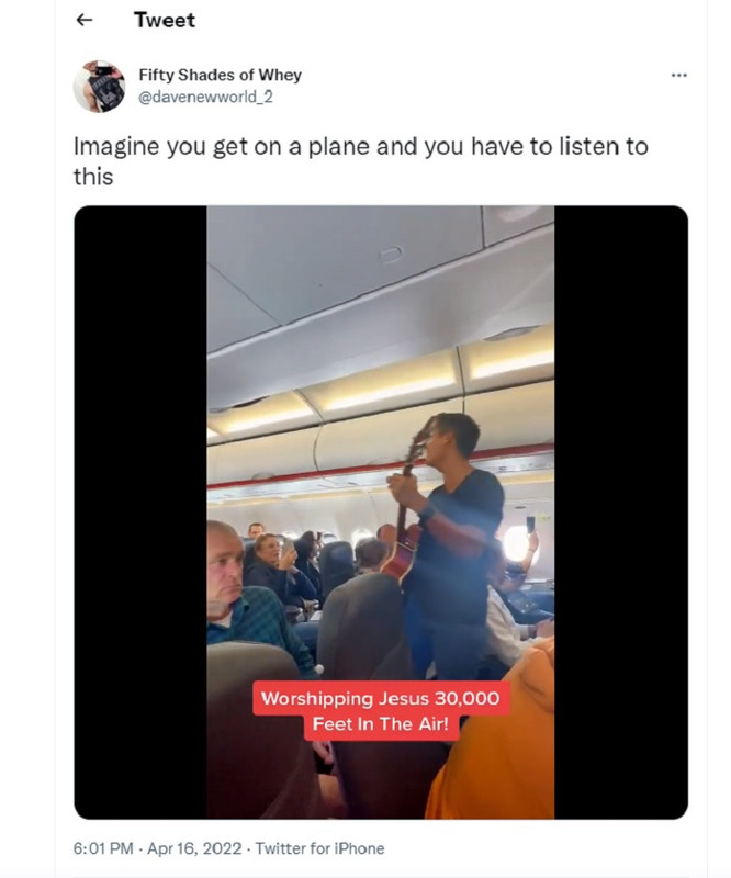 Sebuah video menjadi viral di medsos baru-baru ini, menggambarkan pertunjukan dadakan pada penerbangan EasyJet.