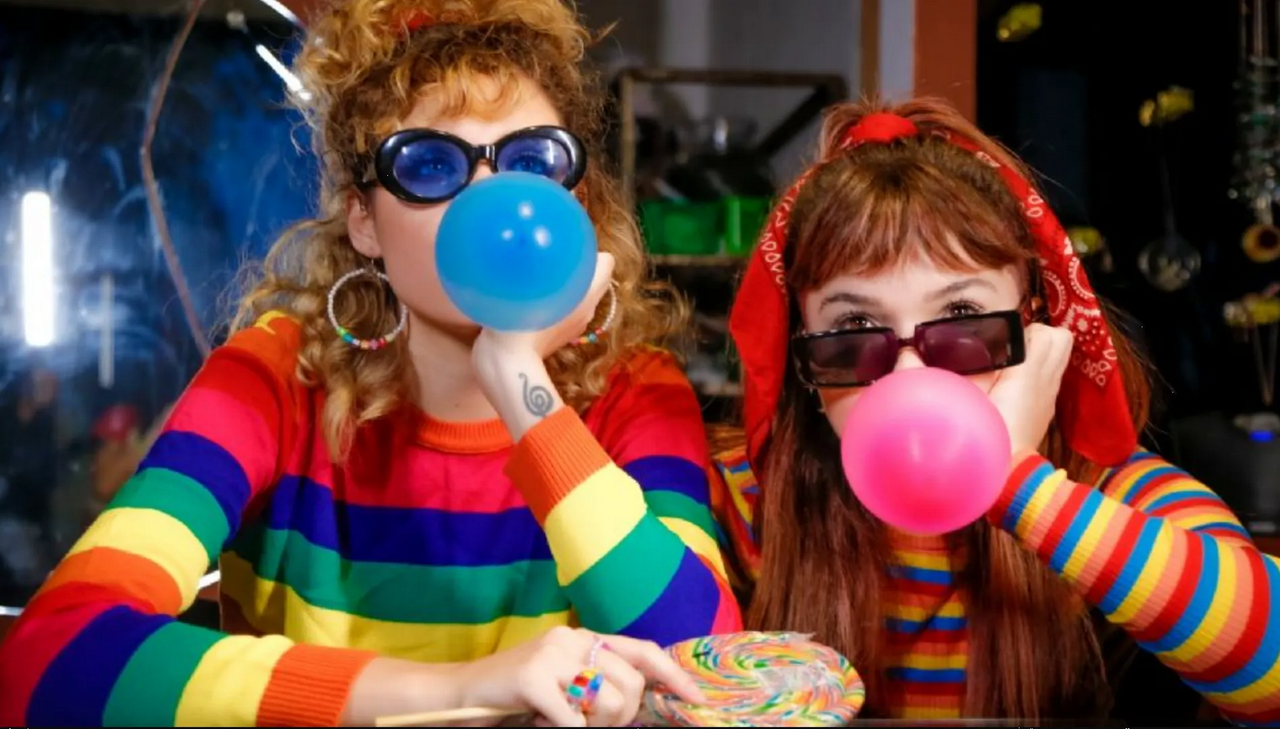 Día Mundial del Chicle: en esta ciudad acumulan chicles pegados en las paredes