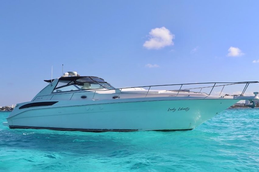 Lady Liberty 46 ft boat rental Cancun - Deck area with snorkeling equipment and professional crew service