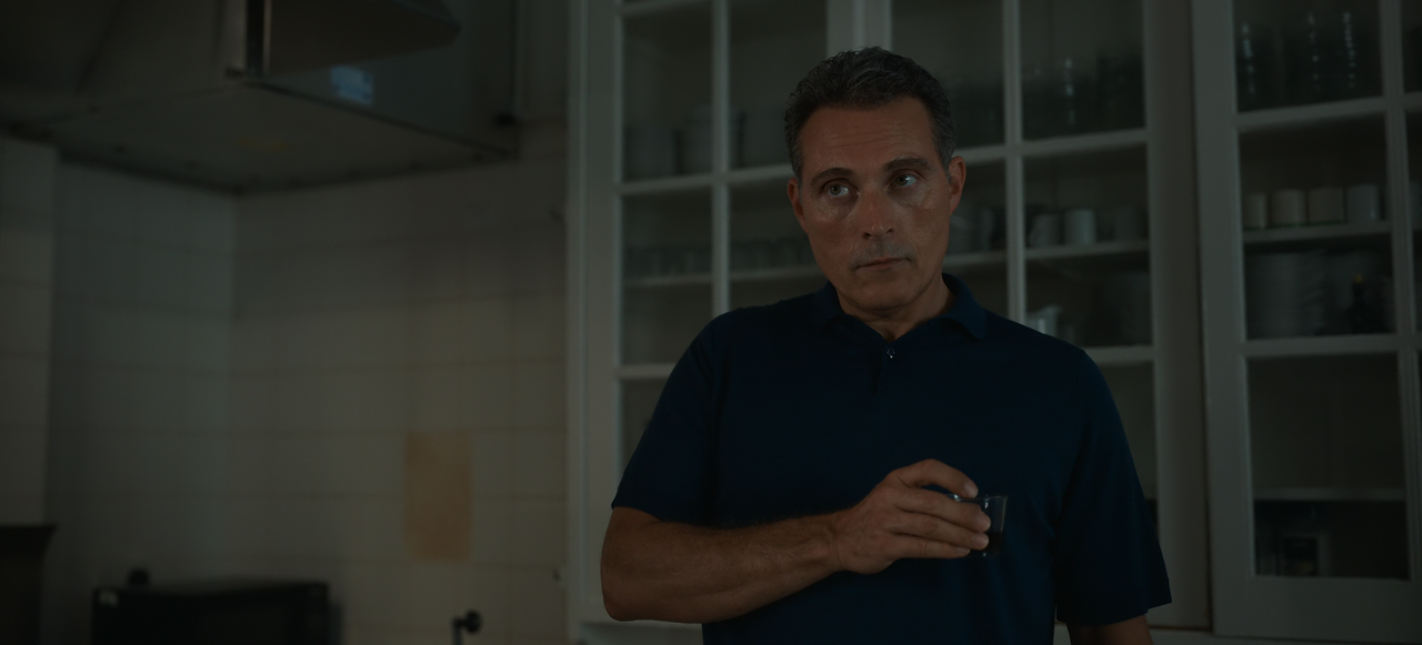 The.Diplomat.S01E06.Some.Lusty.Tornado.2160p.10bit.NF.WEB-DL.DDP5.1.HEVC-Vyndros.mkv_snapshot_06.44_