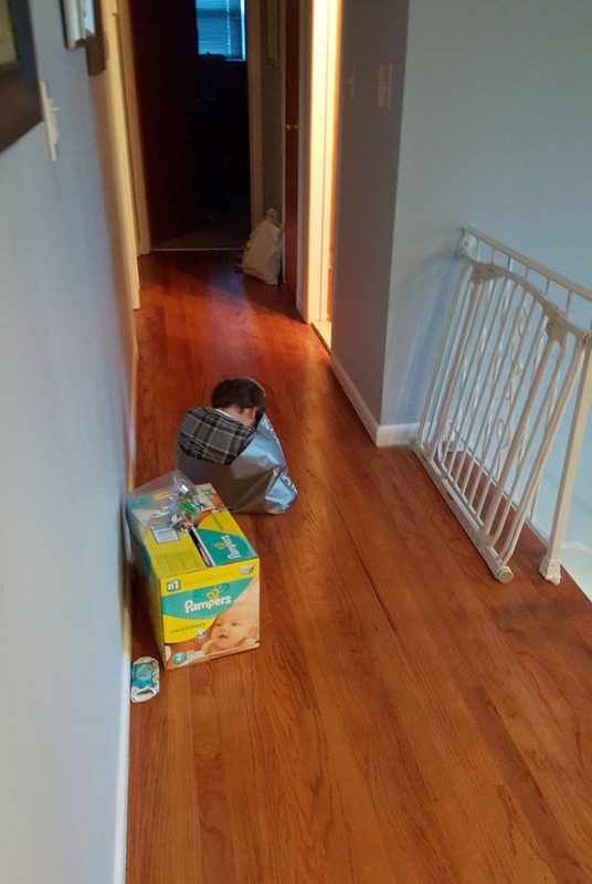 funny-kids-playing-hide-and-seek-611-605