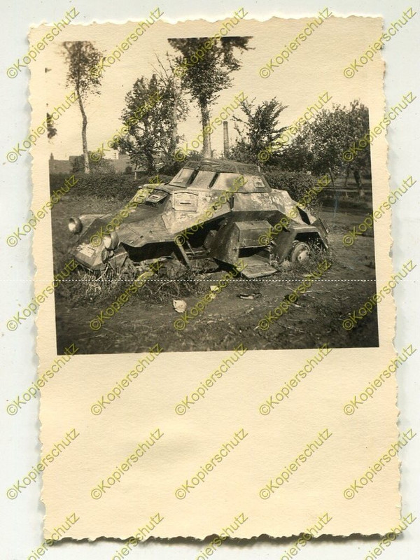Foto, zerstörter leichter Panzerspähwagen (2 cm)