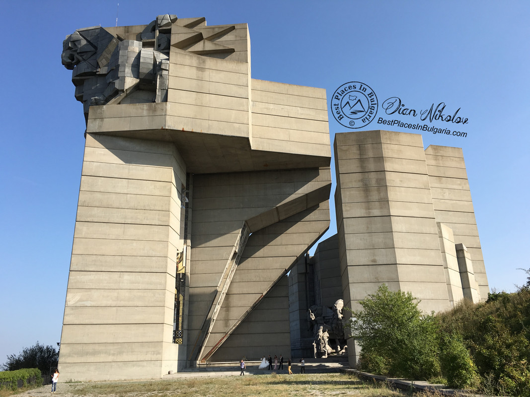 [Obrazek: monument-creators-of-the-bulgarian-empire-03.jpg]