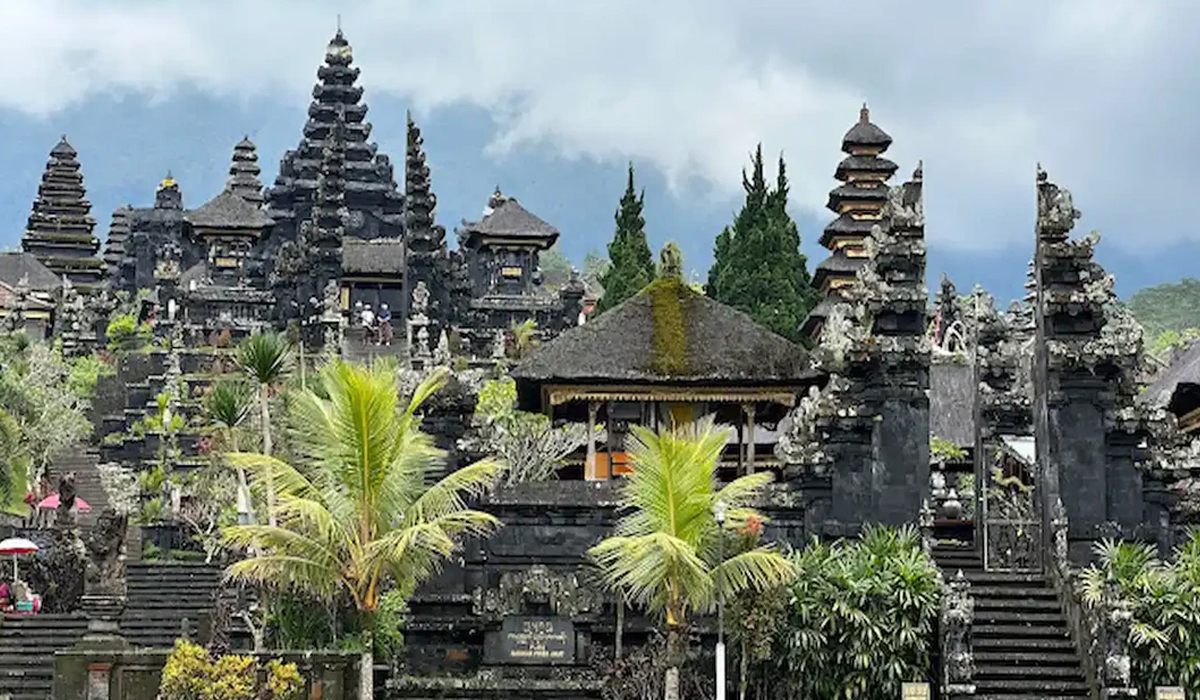 Upacara Agung yang Menggetarkan Jiwa