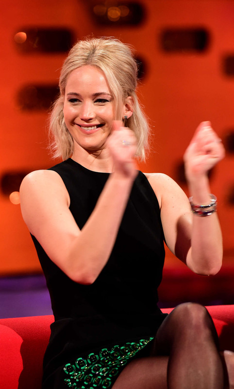 Jennifer Lawrence Legs in Pantyhose – Graham Norton Show | LEGS COOL