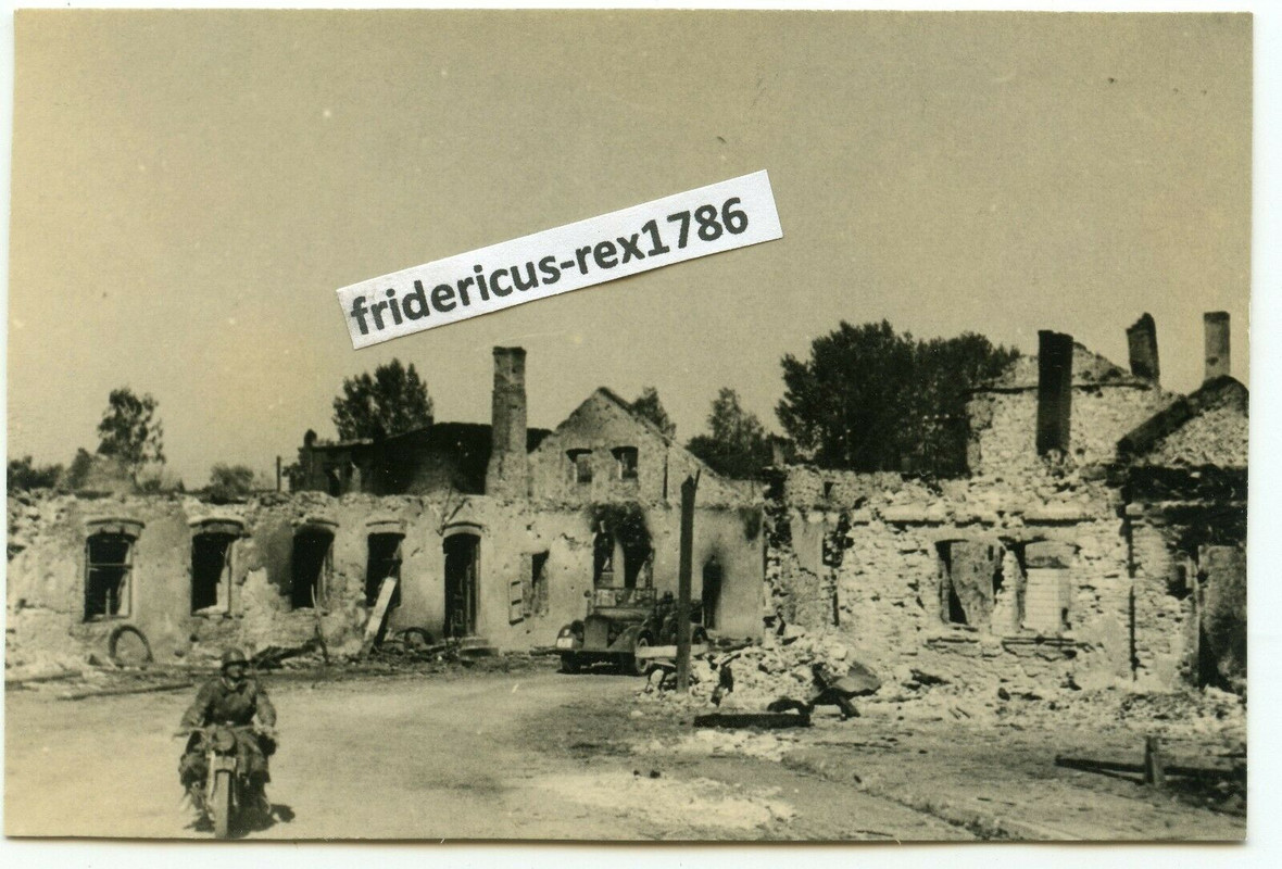Foto Polen Blitzkrieg 1939 WH Abt. Vormarsch in Zwoleń HKL nach Combat