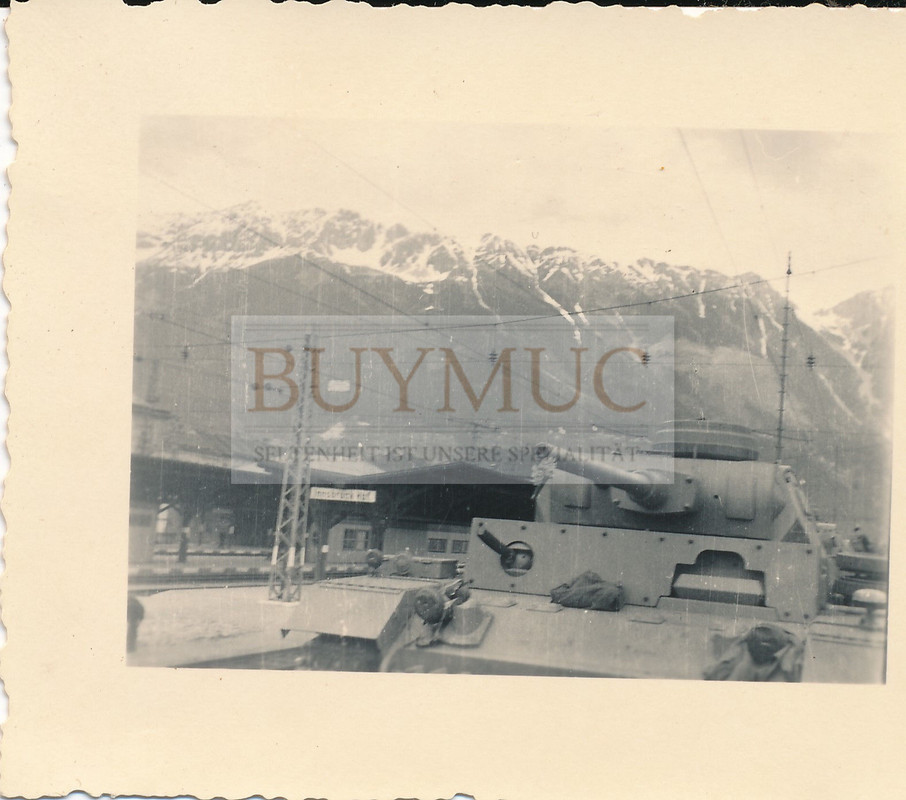 Panzer am Innsbrucker Hauptbahnhof, Österreich