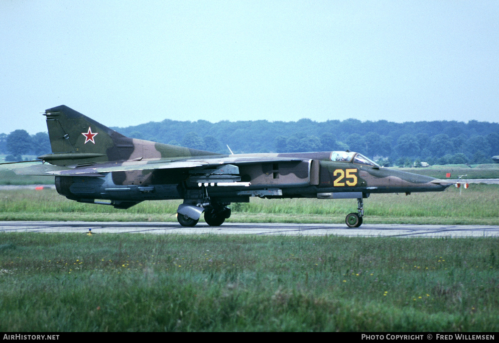 19 GvAPIB Mig-27D Yellow 25_61912555175_29.04.91