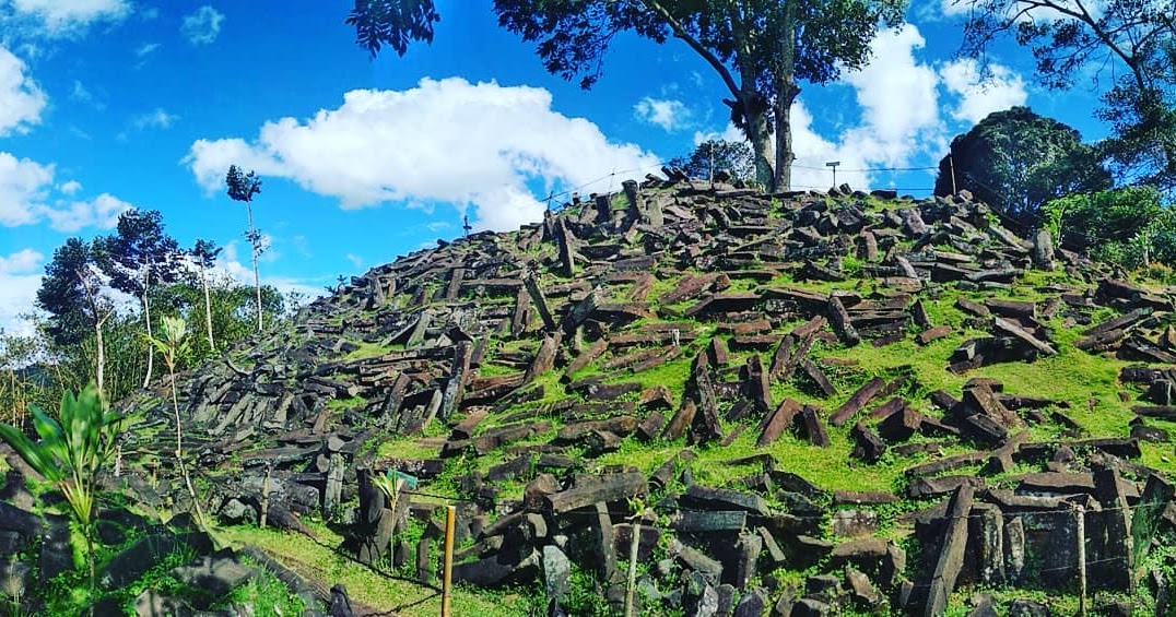 mount-padang-megalithic-site-tour