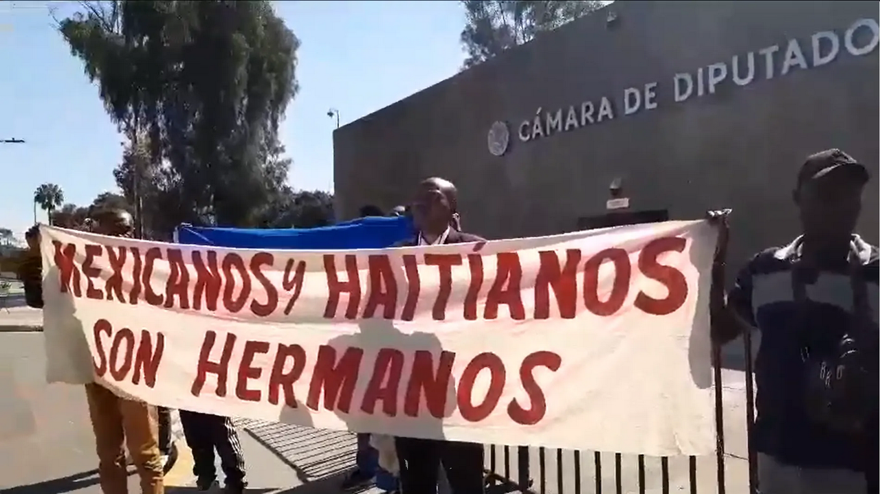 Manifestantes haitianos piden a diputados obtener visas humanitarias