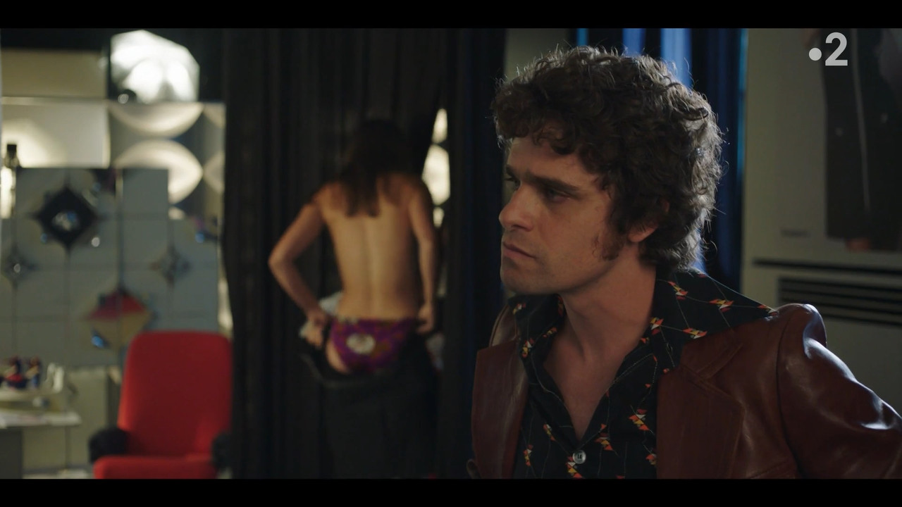 2022-05-13_21_10_Fr2_Les-petits-meurtres-d-Agatha-Christie-70-s_3x2_La-chambre-noire.mp4_snapshot_35