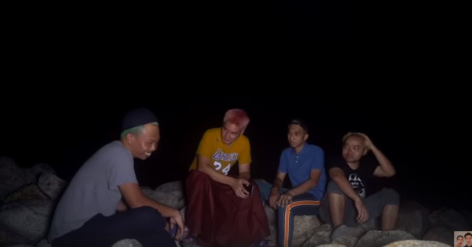 Suasana Malam Hari di Pulau Kosong