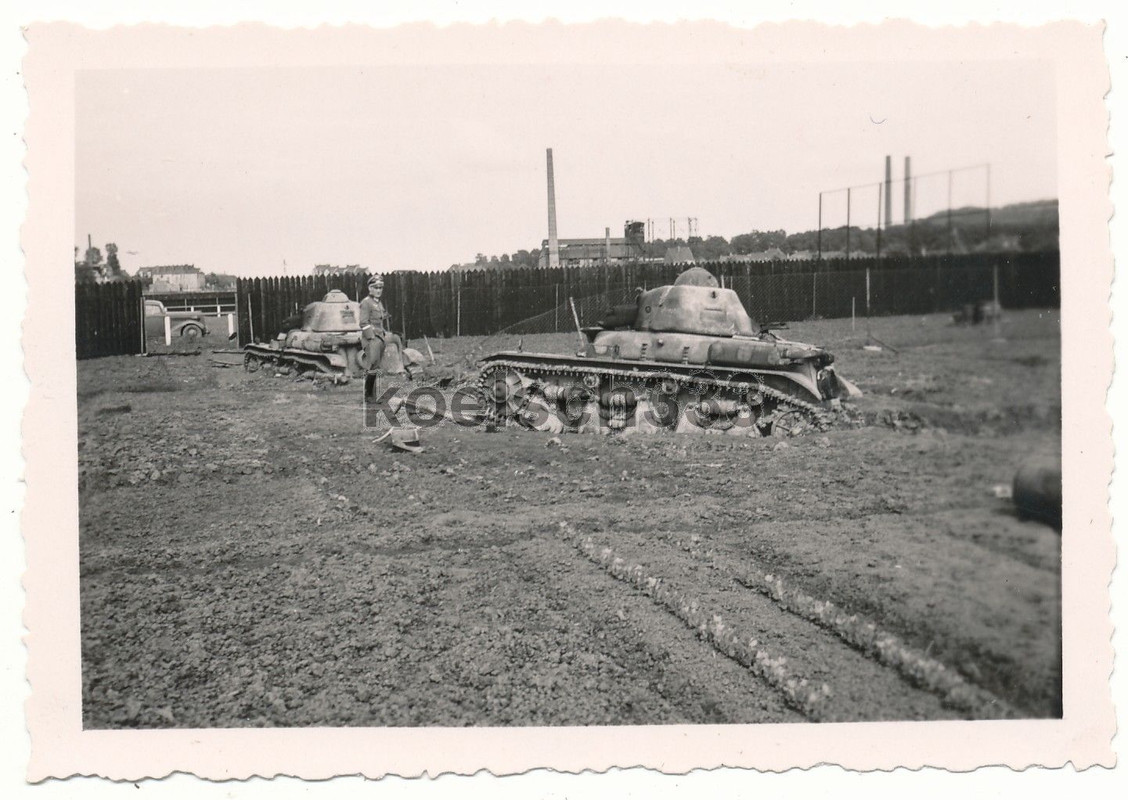 Foto französische Char R35 Panzer in einem Garte