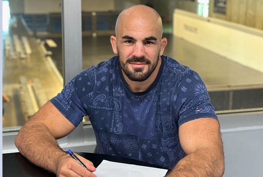 Иван Ерслан подписа с UFC