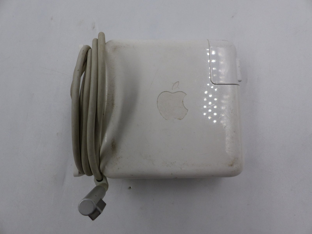 APPLE MAGSAFE MACBOOK CHARGER A1343 PA-1850-3 INPUT:100-240V OUTPUT:18.5V