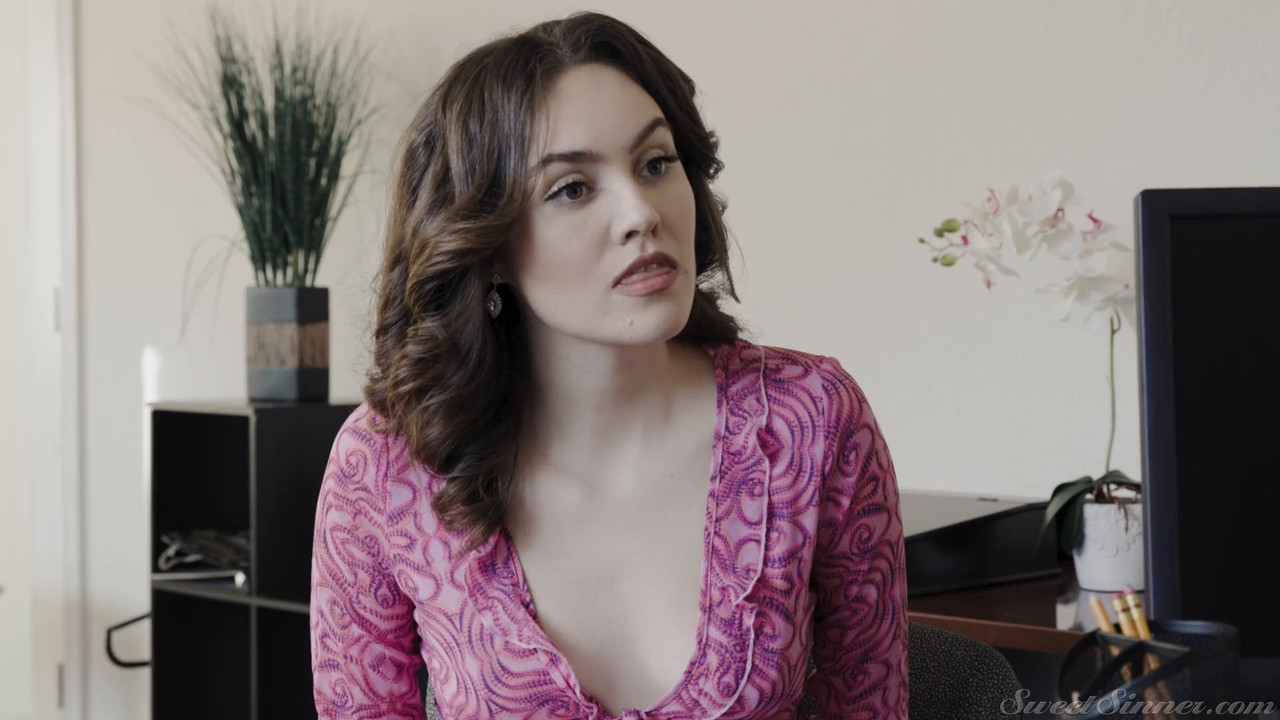 Kayley Gunner - The Seductress Taken Care Of - SWEETSINNER.mp4.0001