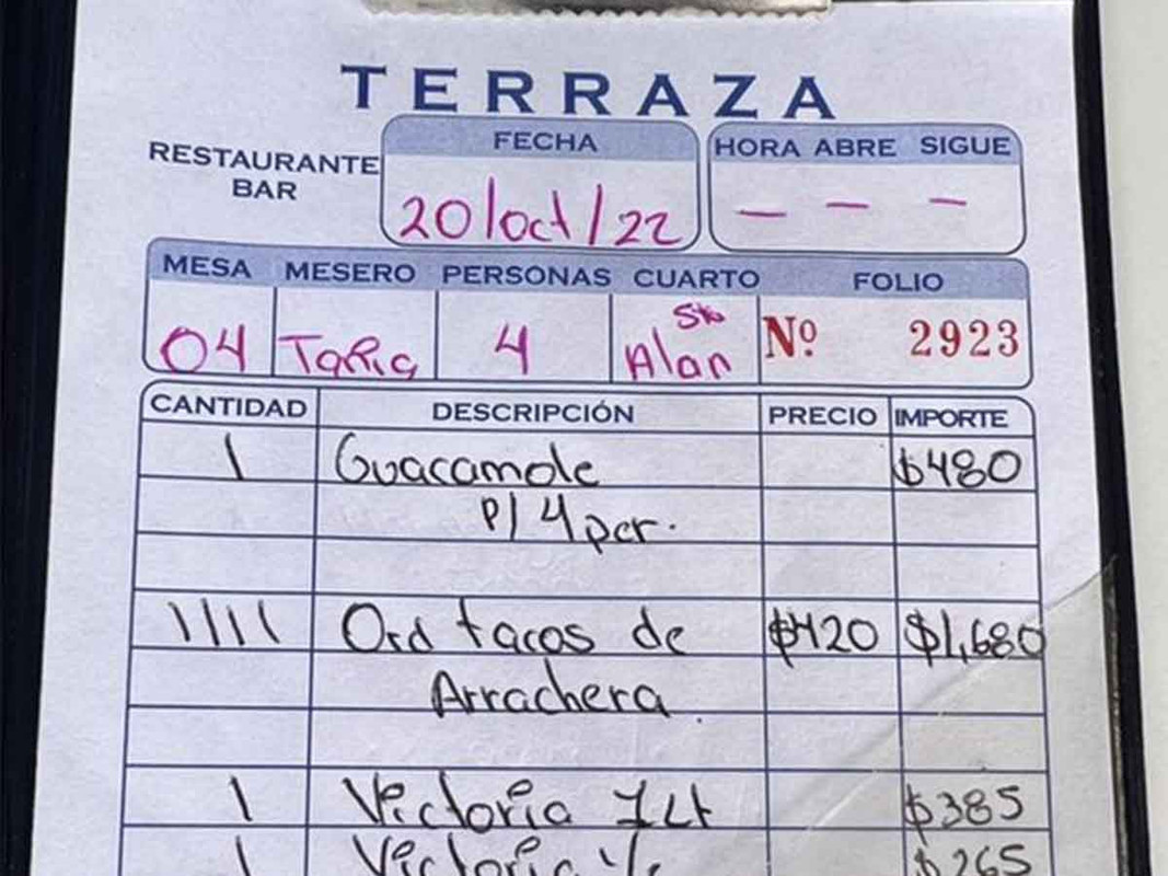 CDMX; restaurante le cobra excesivamente a clienta y ella los expone