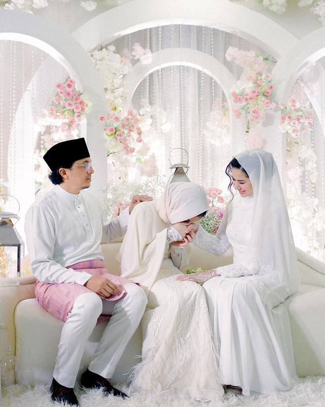 Momen Engku Aleesya mencium tangan Noor Nabila