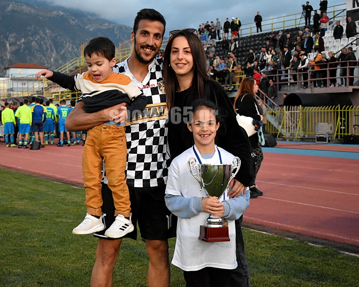 , &Tau;&epsilon;&lambda;&iota;&kappa;ό&sigmaf; &Kappa;&upsilon;&pi;έ&lambda;&lambda;&omicron;&upsilon; &Mu;&epsilon;&sigma;&sigma;&eta;&nu;ί&alpha;&sigmaf;: &Phi;&omega;&tau;&omicron;&rho;&epsilon;&pi;&omicron;&rho;&tau;ά&zeta; &alpha;&pi;&omicron; &tau;&eta;&nu; &Pi;&alpha;&rho;&alpha;&lambda;ί&alpha;