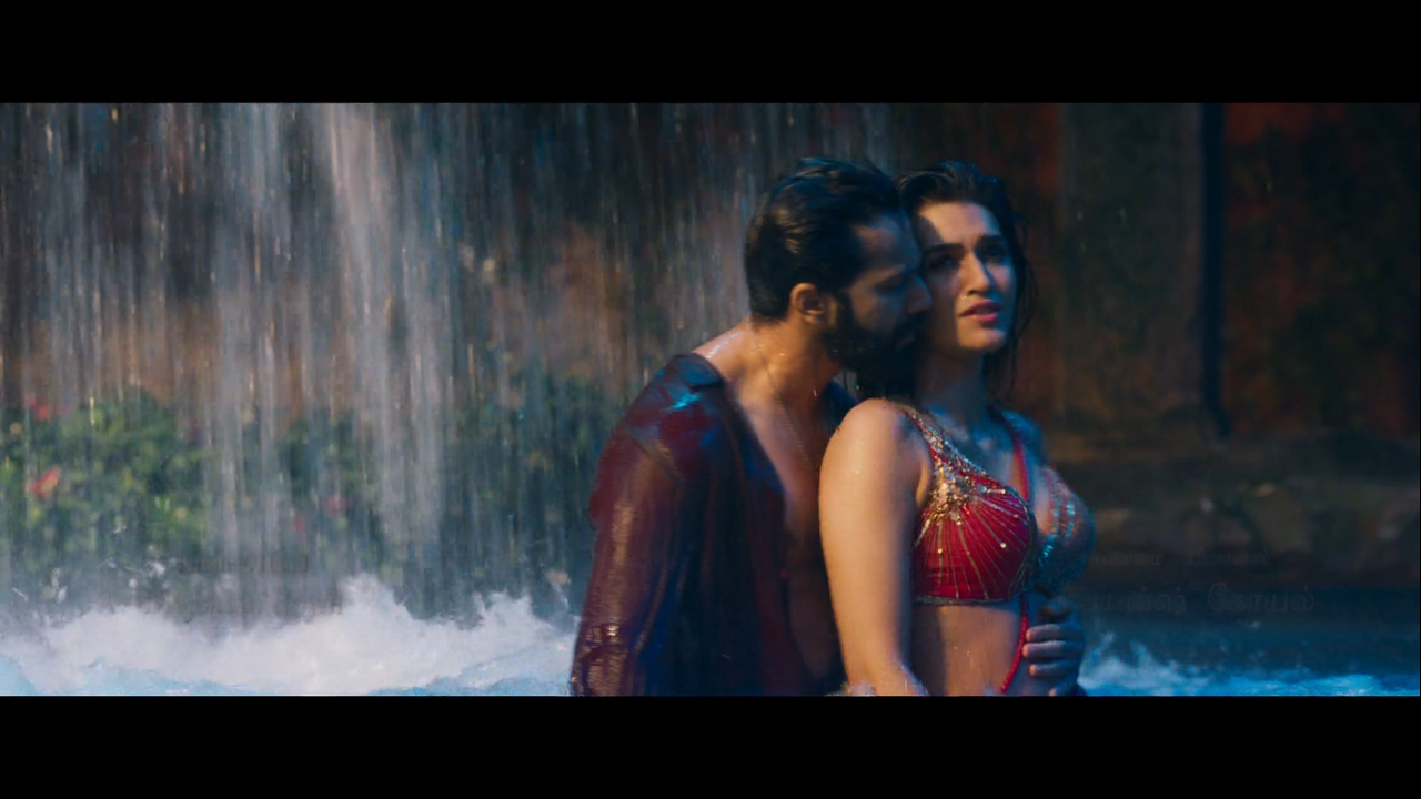 Kriti Sanon And Shraddha Kapoor Seductive Navel Wet Romantic Erotic Song Bhediya