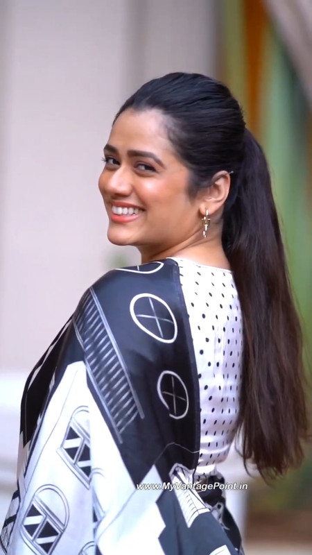 11-Actress-Girija-Oak-Godbole-Photos-Wallpapers-My-Vantage-Point