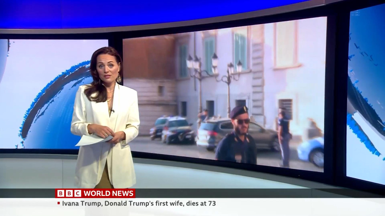 07.15 - 07.45.00 - World Business Report. The host presents and analy....ts_snapshot_06.16_[2022.07.