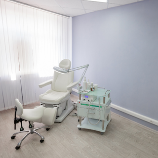 Sala de aula prática do curso de Podologia na Nível 1, com foco em técnicas avançadas