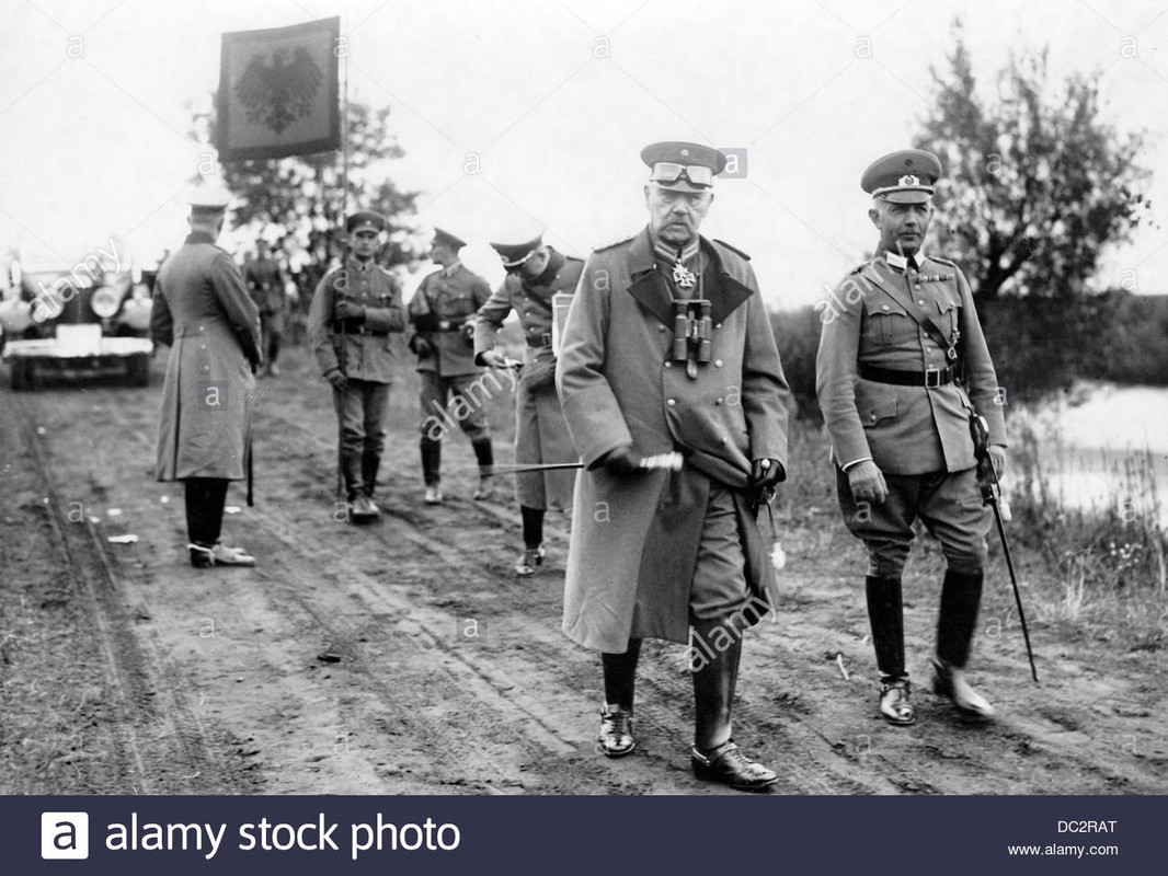 el-presidente-paul-von-hindenburg-reich-es-retratada-en-los-terrenos-de-la-gran-maniobra-de-la-reich