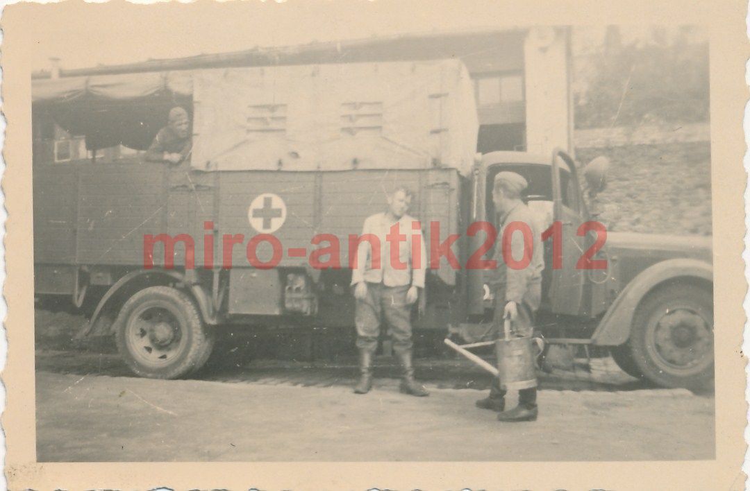 Foto, S.H.D. MOT. 34, Sanitäts Lkw in Brest 1942