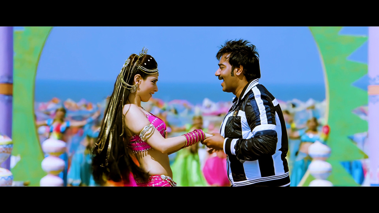 Tamanna Hot Song From Himmatwala Naino Main Sapna 4K (Best Quality).mp4_snapshot_01.10_[2021.04.05_1