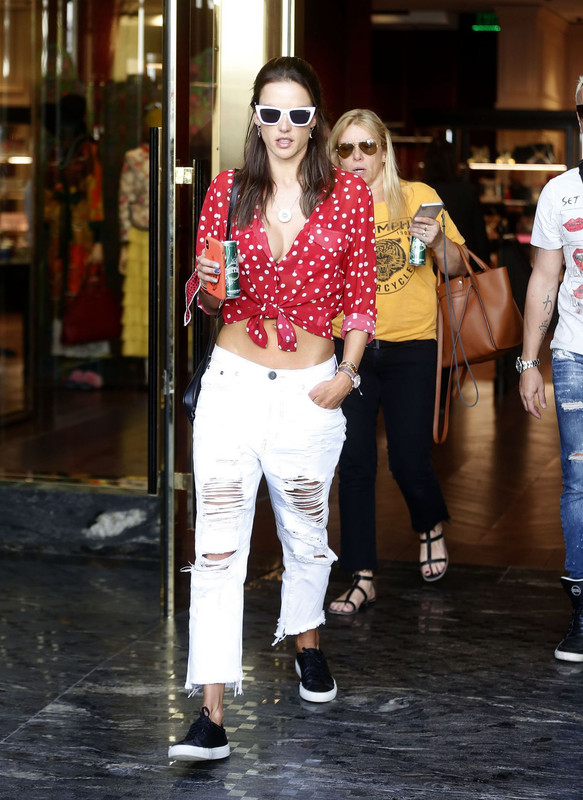 alessandra-ambrosio-shopping-at-gucci-store-in-beverly-hills-04-