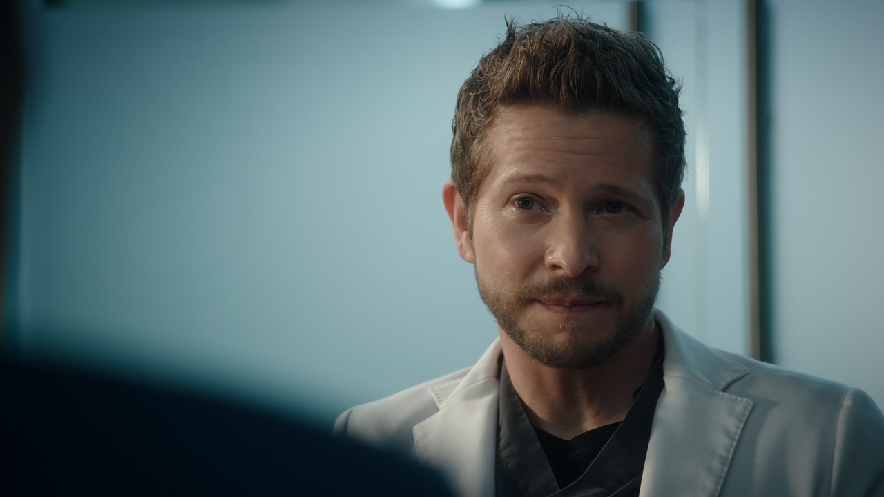 The.Resident.S04E02.Mina’s.Kangaroo.Court.1080p.10bit.AMZN.WEB-DL.DDP5.1.HEVC-Vyndros.mkv_snapshot_0
