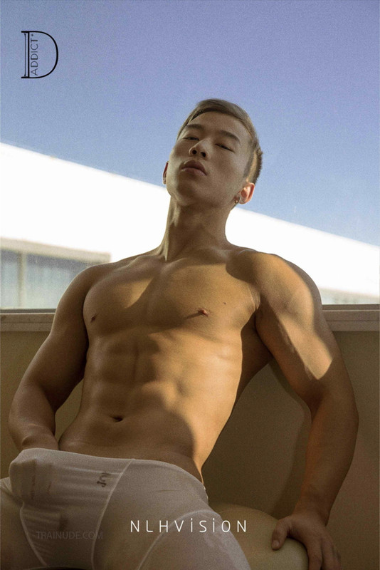 ADDICT 001 (Non-sex) - Chàng lực lưỡng mắt một mí