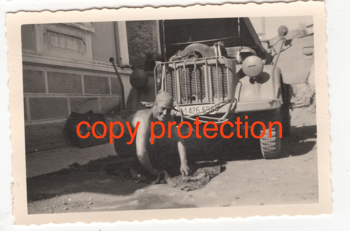 2 Fotos STEYR 1500 s. Einheits-PKW Jäger-Divisio