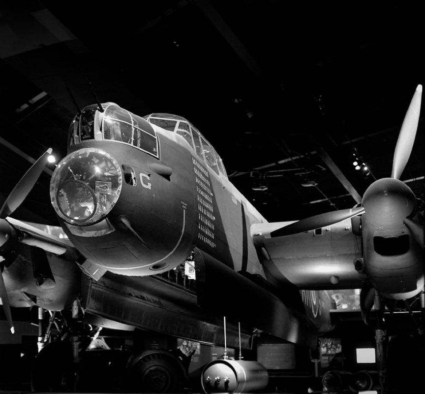 blacknwhite-lancaster-bomber.png