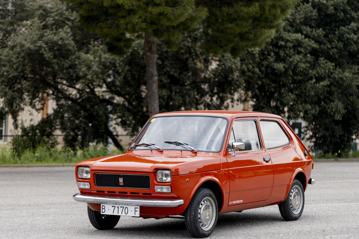 From-the-SEAT-127-to-the-Ibiza-50-years-of-driving-evolution_03_HQ